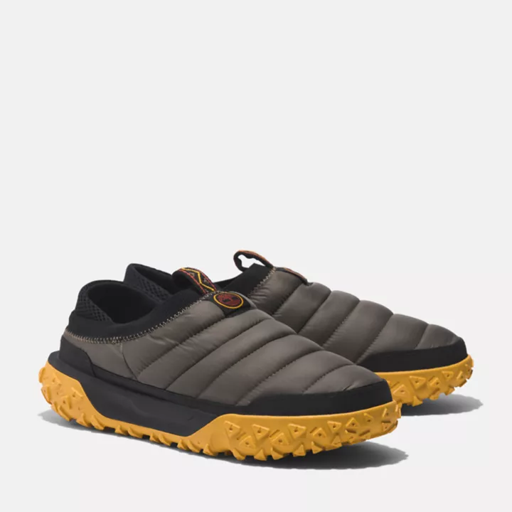 Tênis slip-on GreenStride Motion 6 para homens na cor verde.