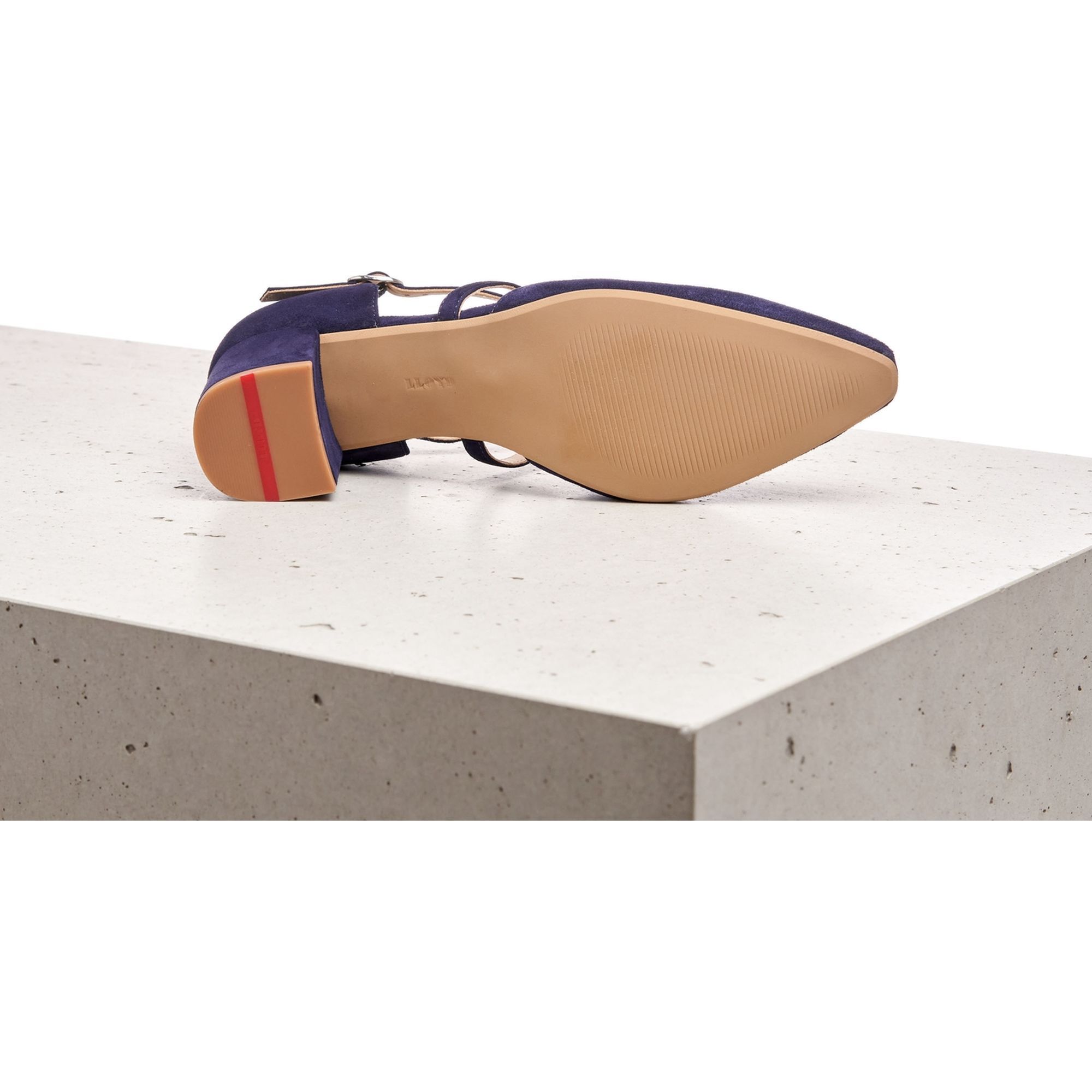 Lloyd12-576 Valeria