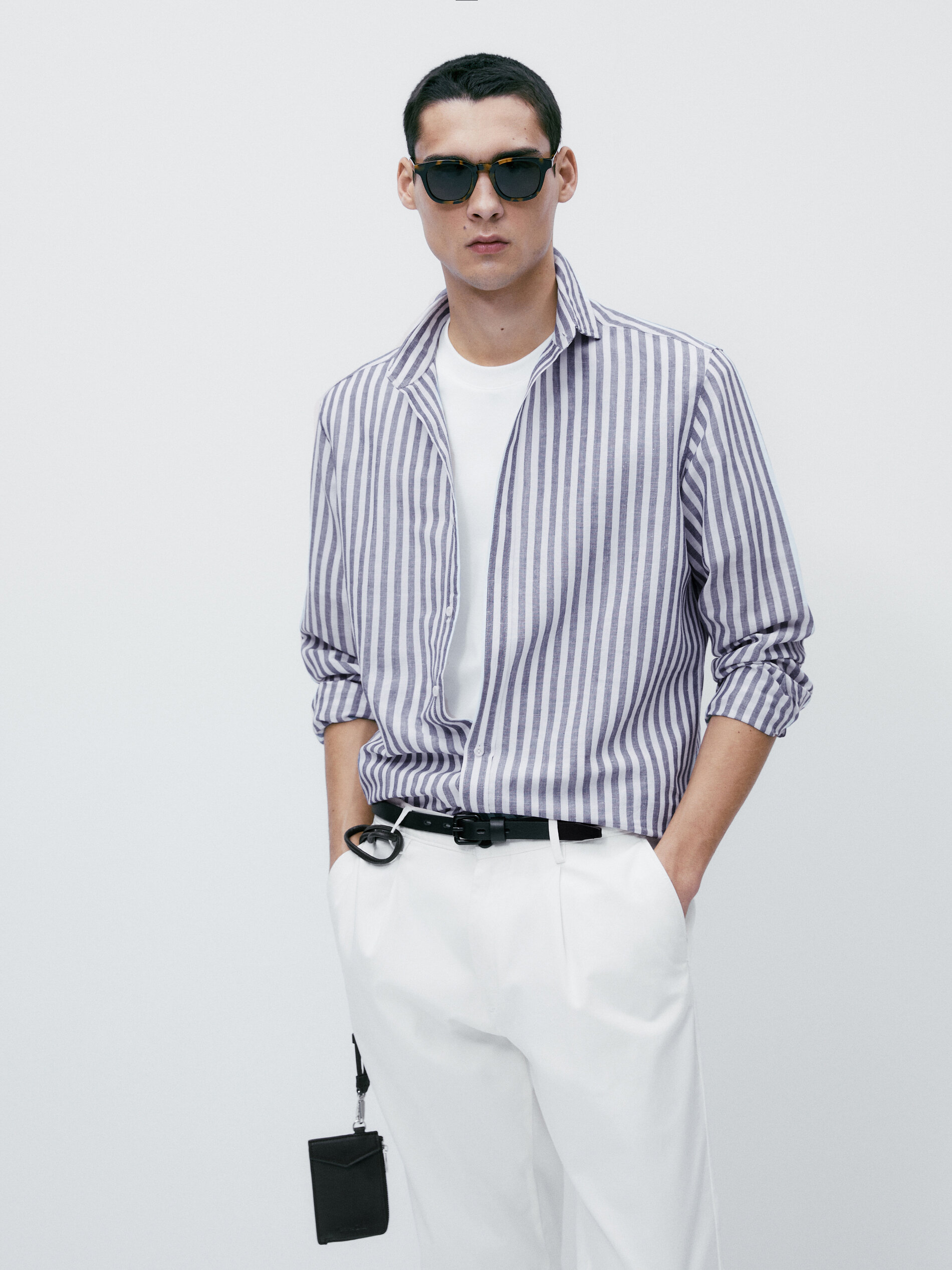 Camisa listrada em linho e algodão, modelagem regular - AZUL MARINHO
