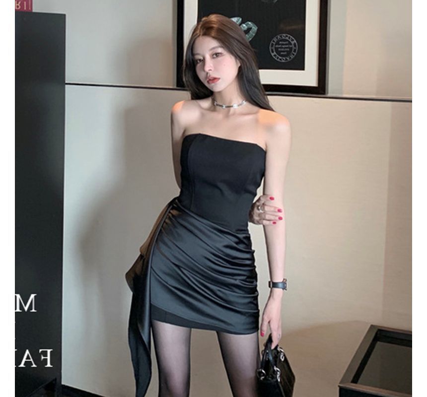 Saccharine - Strapless geplooide mini-bodyconjurk