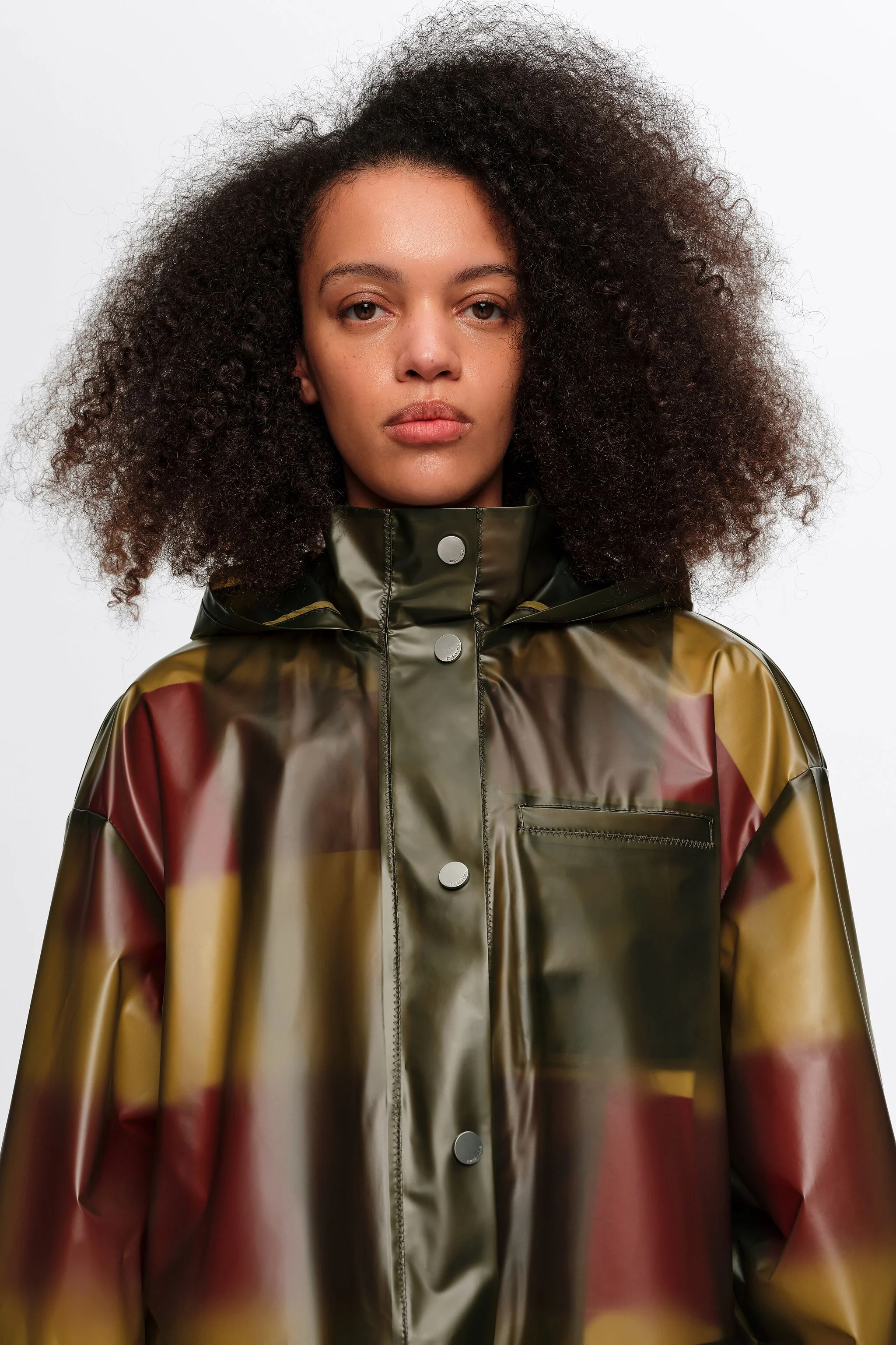 Trench coat transparente em formato A na cor oliva