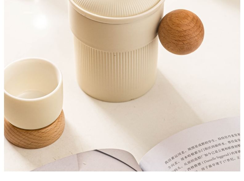 Koringa - Thee-ei met houten handvat en keramische drinkbeker