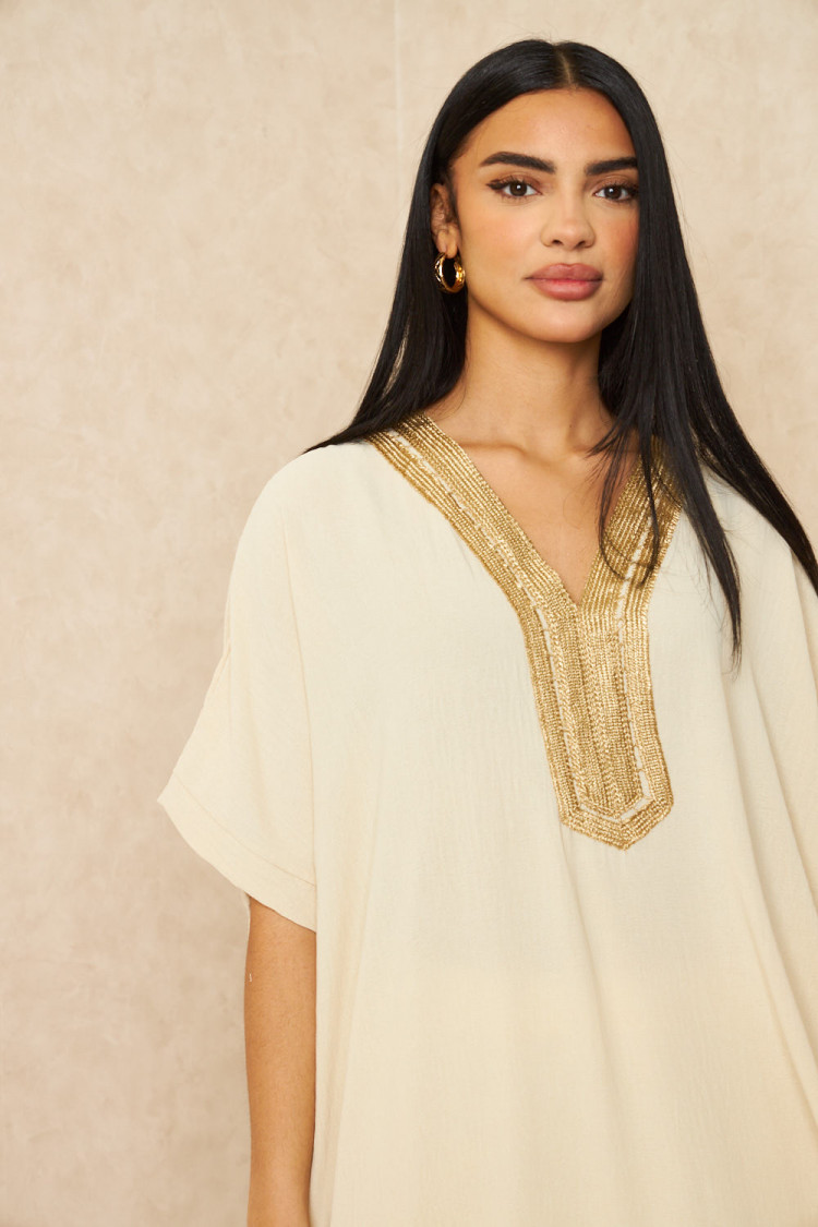Abaya beige clair à broderies dorées