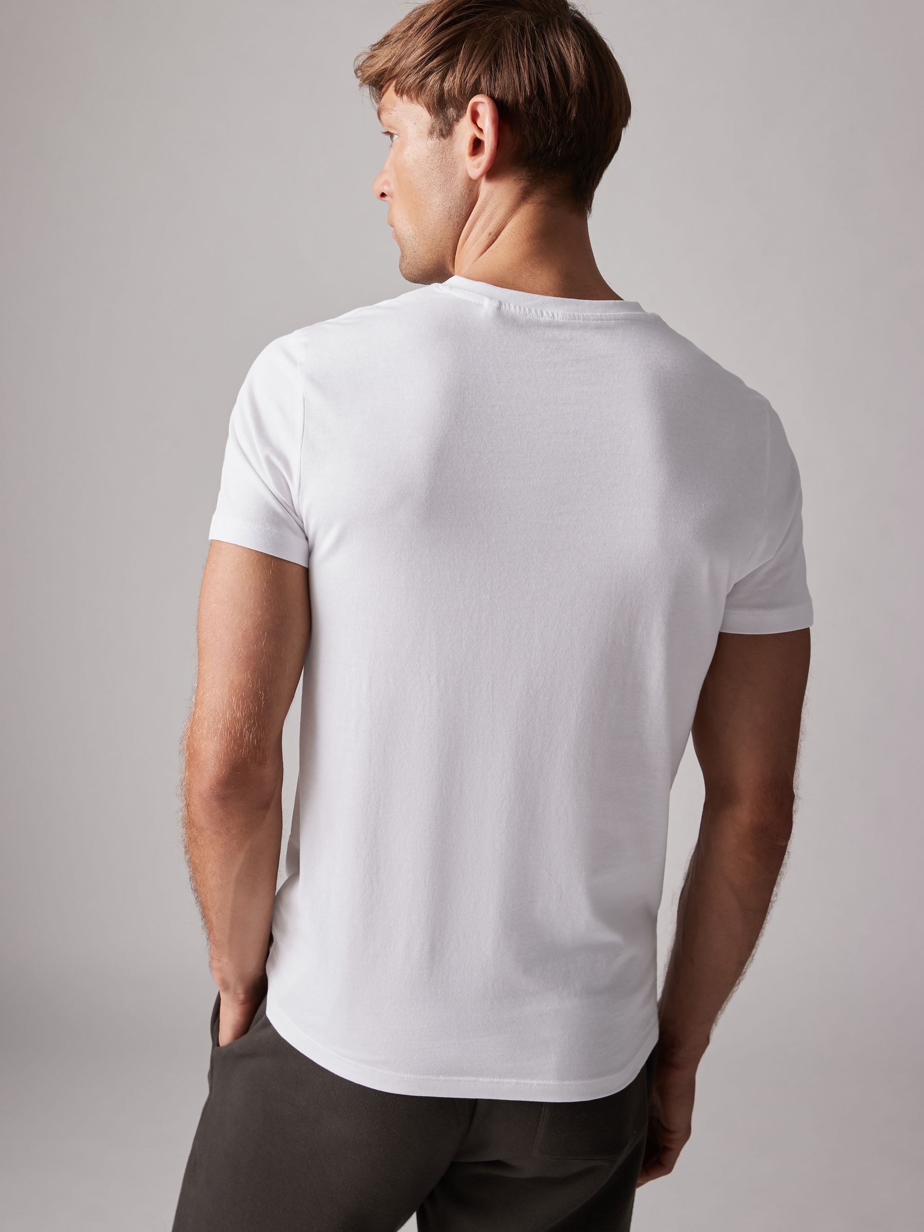 Wit - Verpakking van 5 slim-fit 100% katoenen T-shirts met V-hals en laagjes