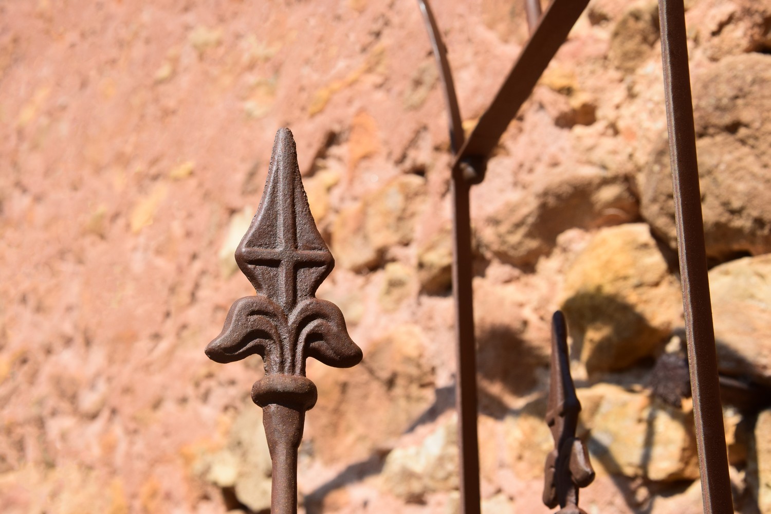 Arche fleur de lys- 130x240x40 cm - rouille