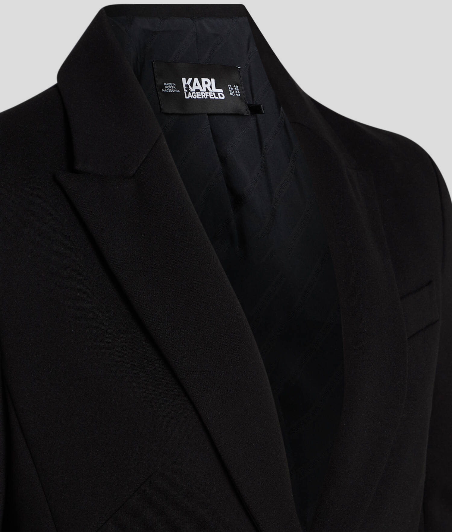 VESTE EN PUNTO