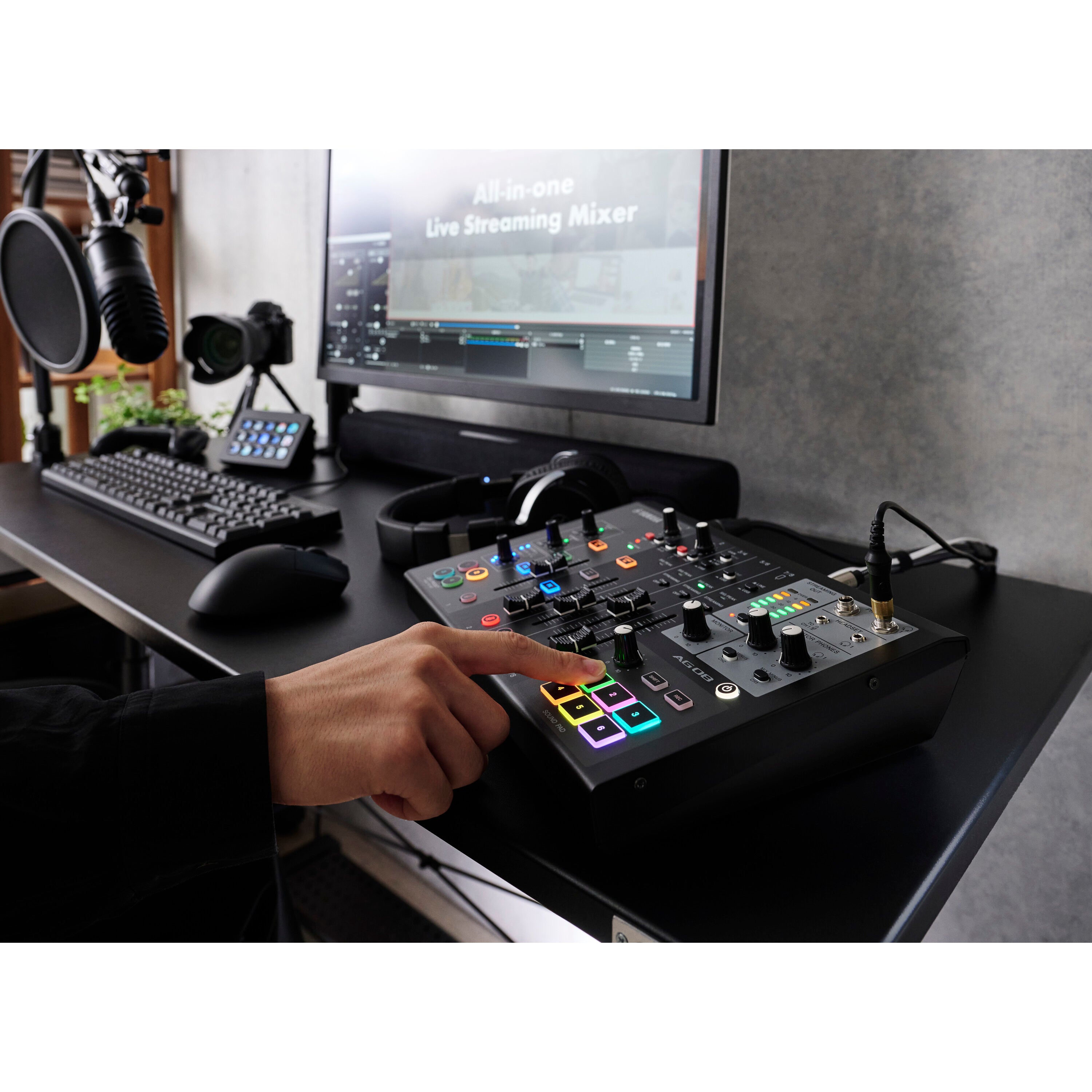 Yamaha AG08 Black live streaming mixer