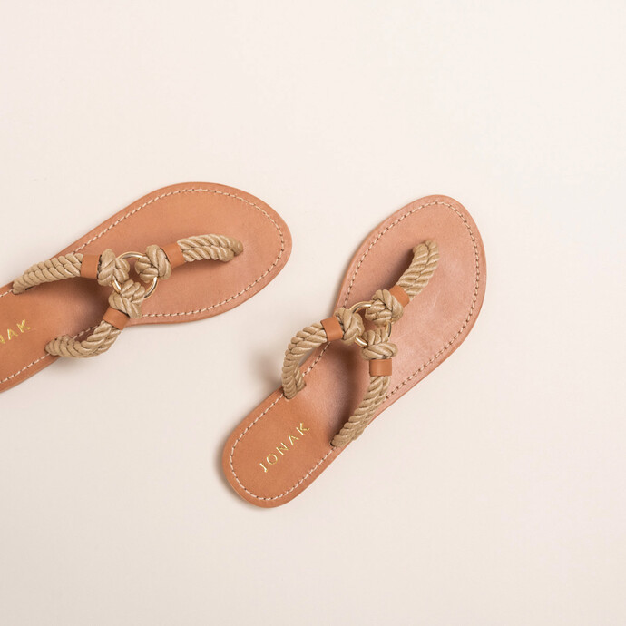 Sandales façon tongs et anneaux  en corde beige