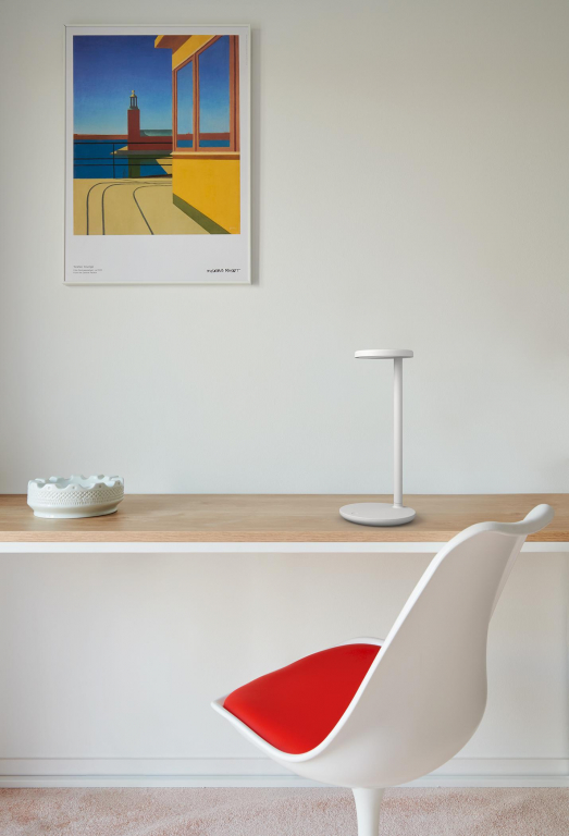 Flos Oblique QI bureaulamp LED met mobiele oplader mat wit