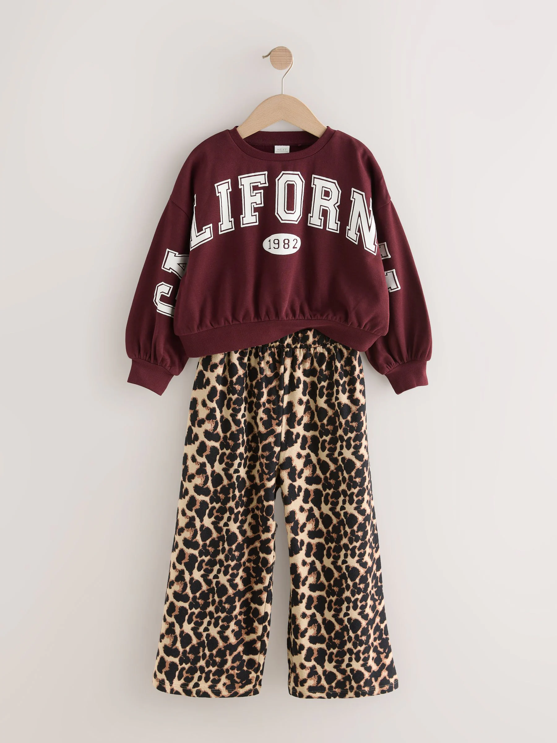 Bordeauxrood - Varsity Sweatshirt en Set van Broek met Dierenprint en Wijde Pijpen (3-16jr)