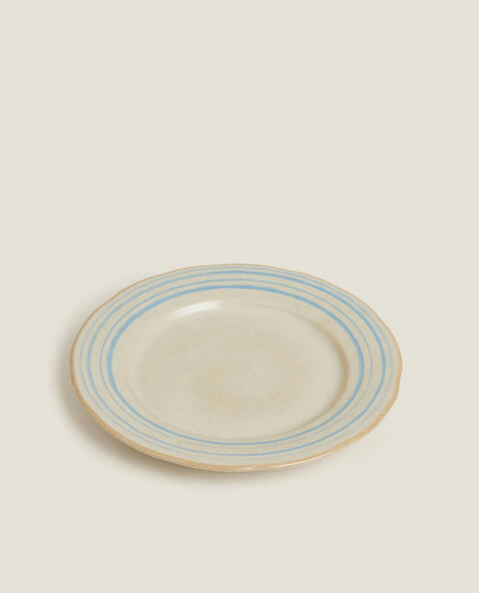 Louça de grés com design linear