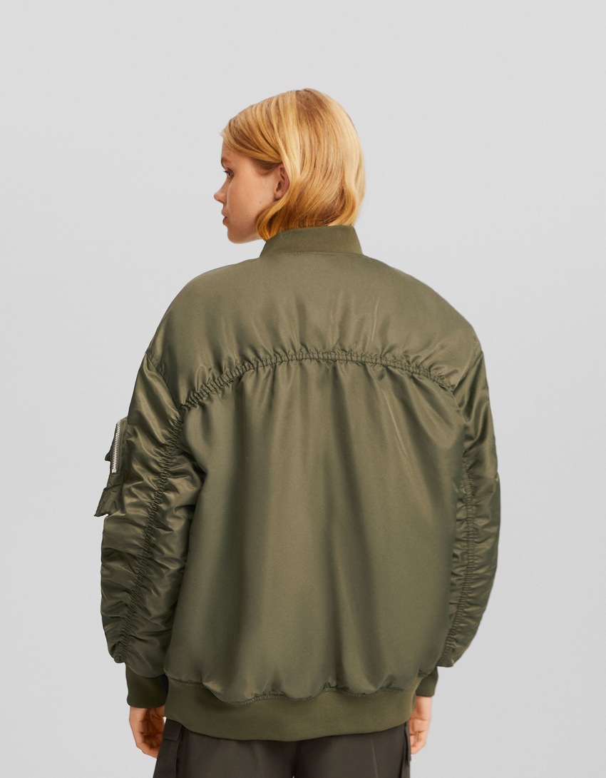 Jaqueta puffer estilo bomber em mistura de nylon