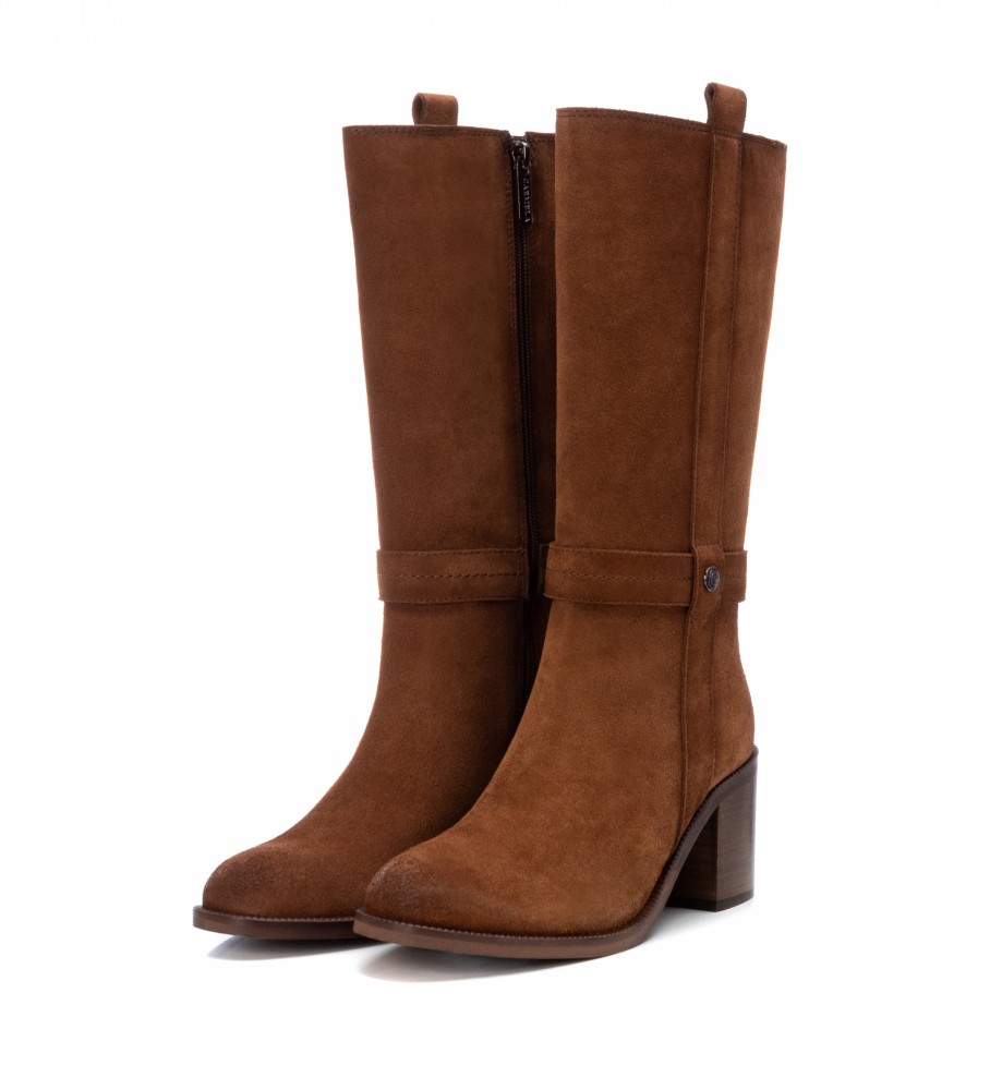 Botas Carmela em couro marrom, modelo 160061 - Altura do salto: 7 cm -