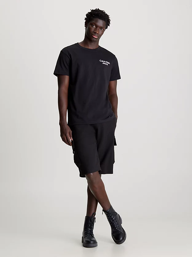Camiseta com estampa gráfica nas costas