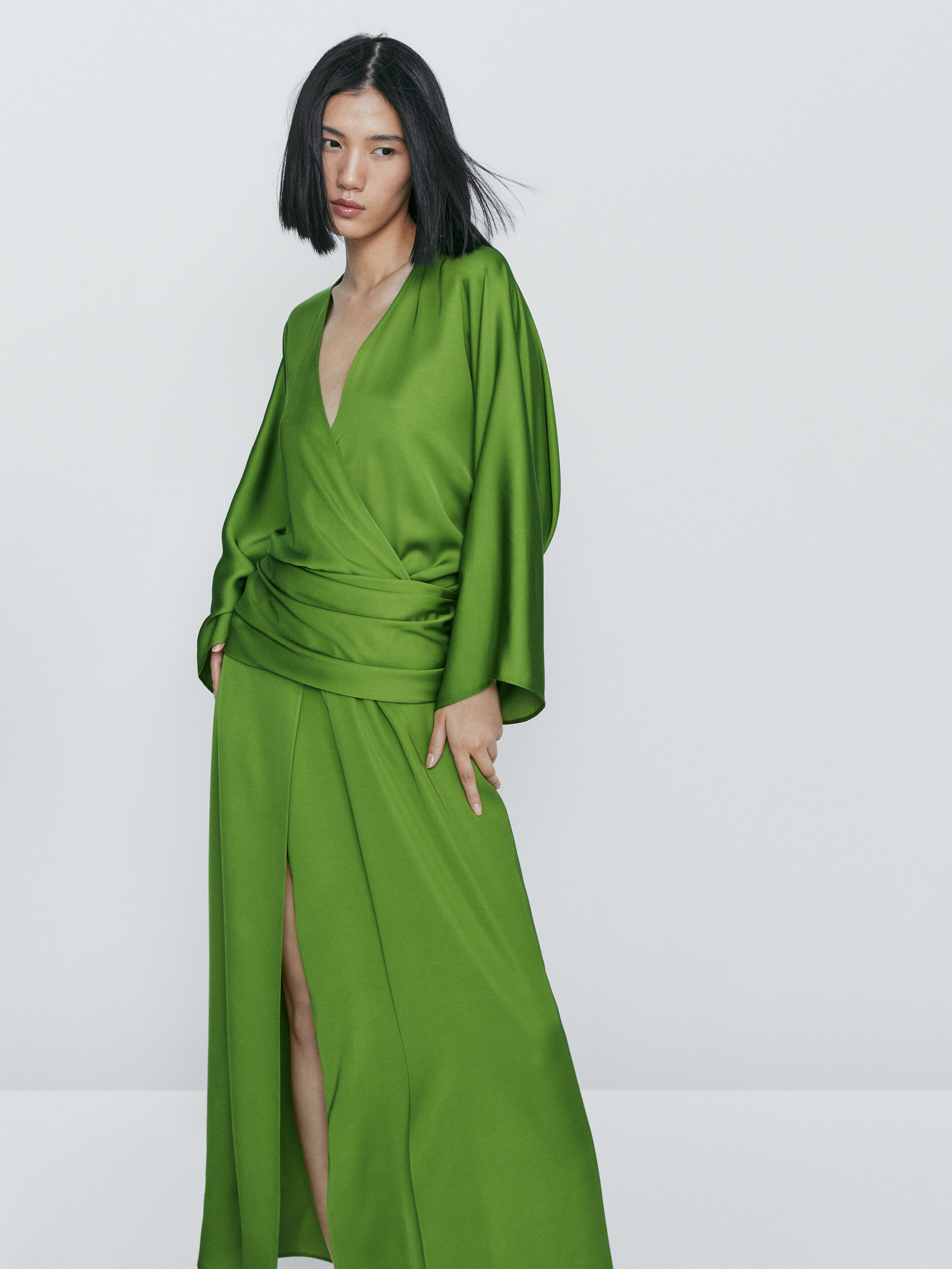 Vestido quimono fluido com detalhe de faixa - VERDE