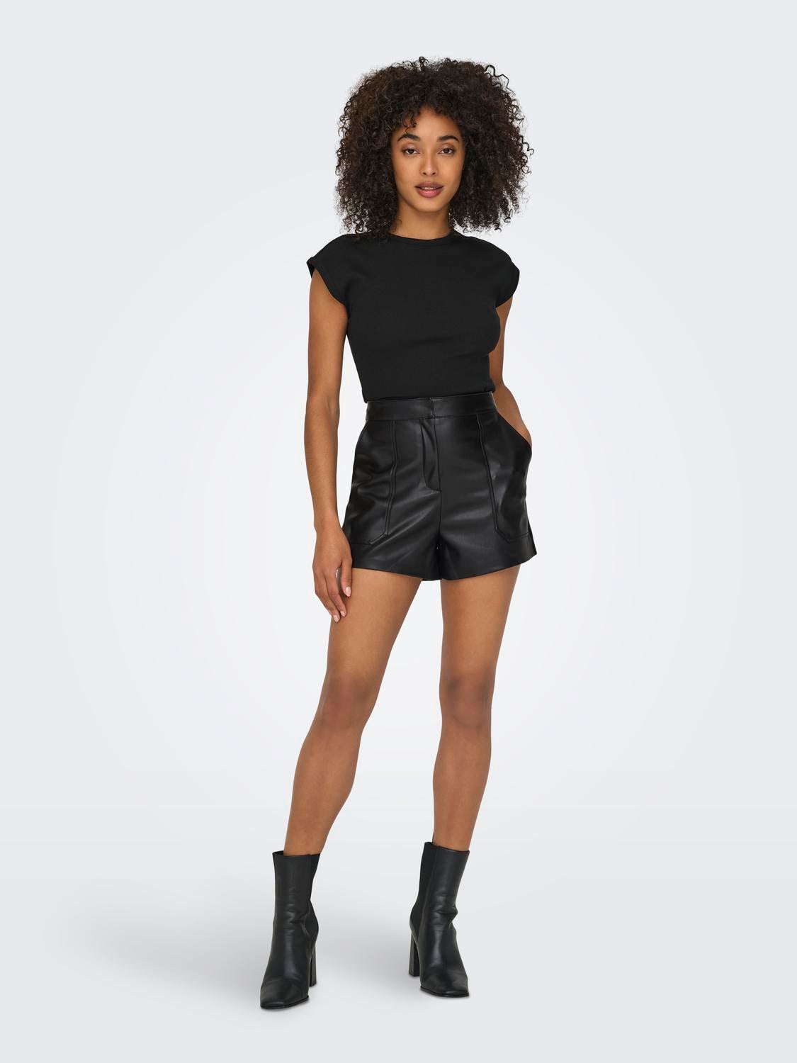 ONLTRICIA Mittlere Taille Baggy Fit Kunstledershorts Black