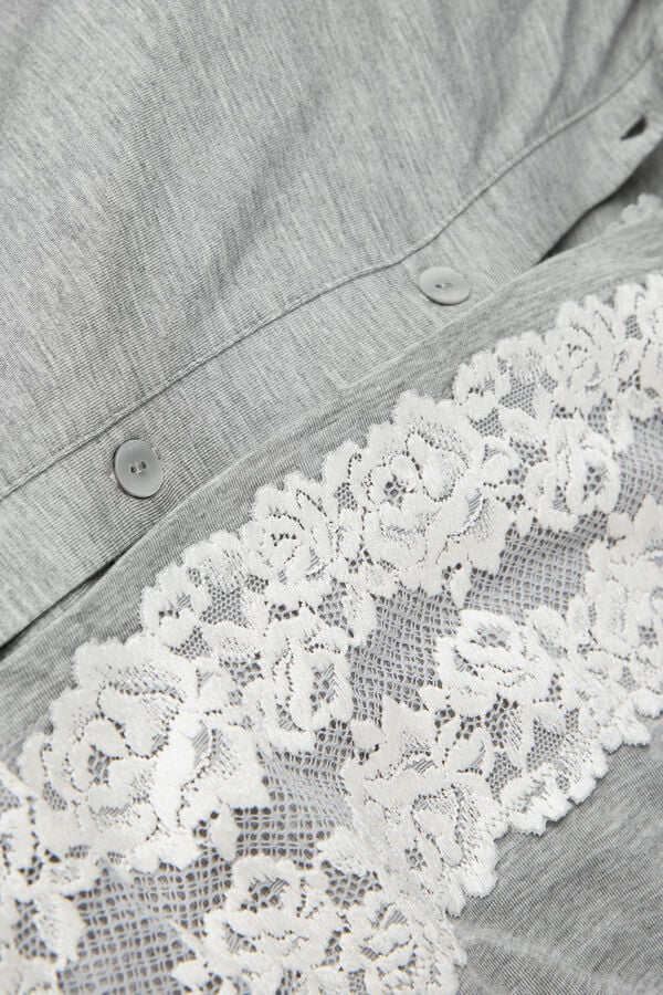 Camisola floral delicada com fenda frontal