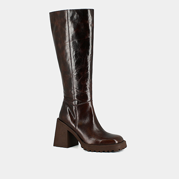 Bottes hautes à semelles crantées et bouts carrés  en cuir marron