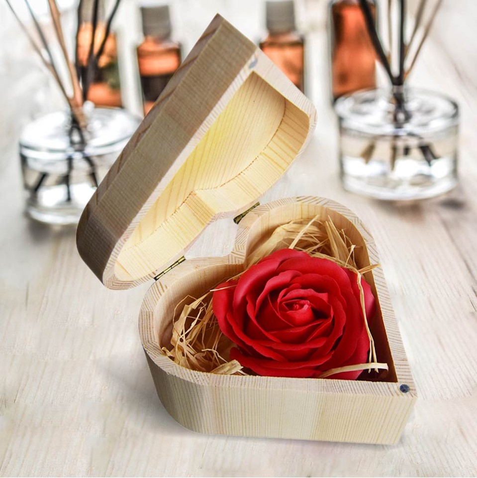 Red Soap Rose Heart Box (04469)