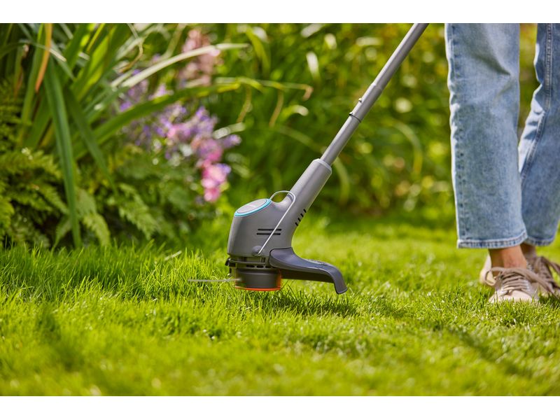 GARDENA Akku-Rasentrimmer EasyTrim solo Akku-Trimmer mit dem Kantenrad