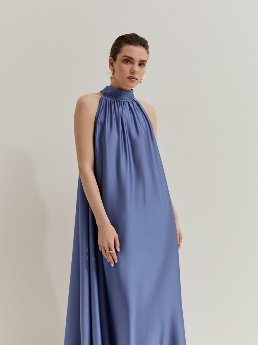 Vestido fluido acetinado