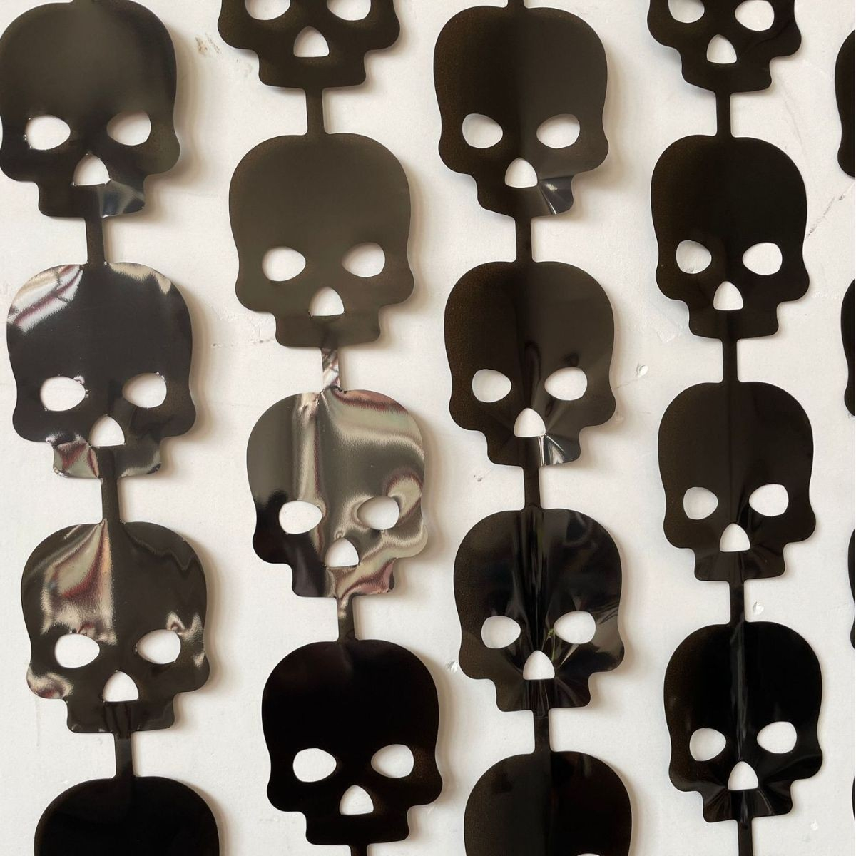 (2x1m) Halloween Party Deko Vorhang Lametta Totenkopf Fransen Behang - Schwarz