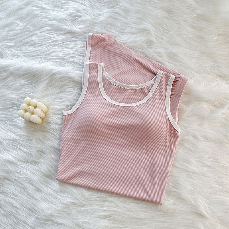 Siensien - Pyjamaset: tanktop met ronde hals, contrasterende rand en geribbelde vulling + shorts met elastische taille