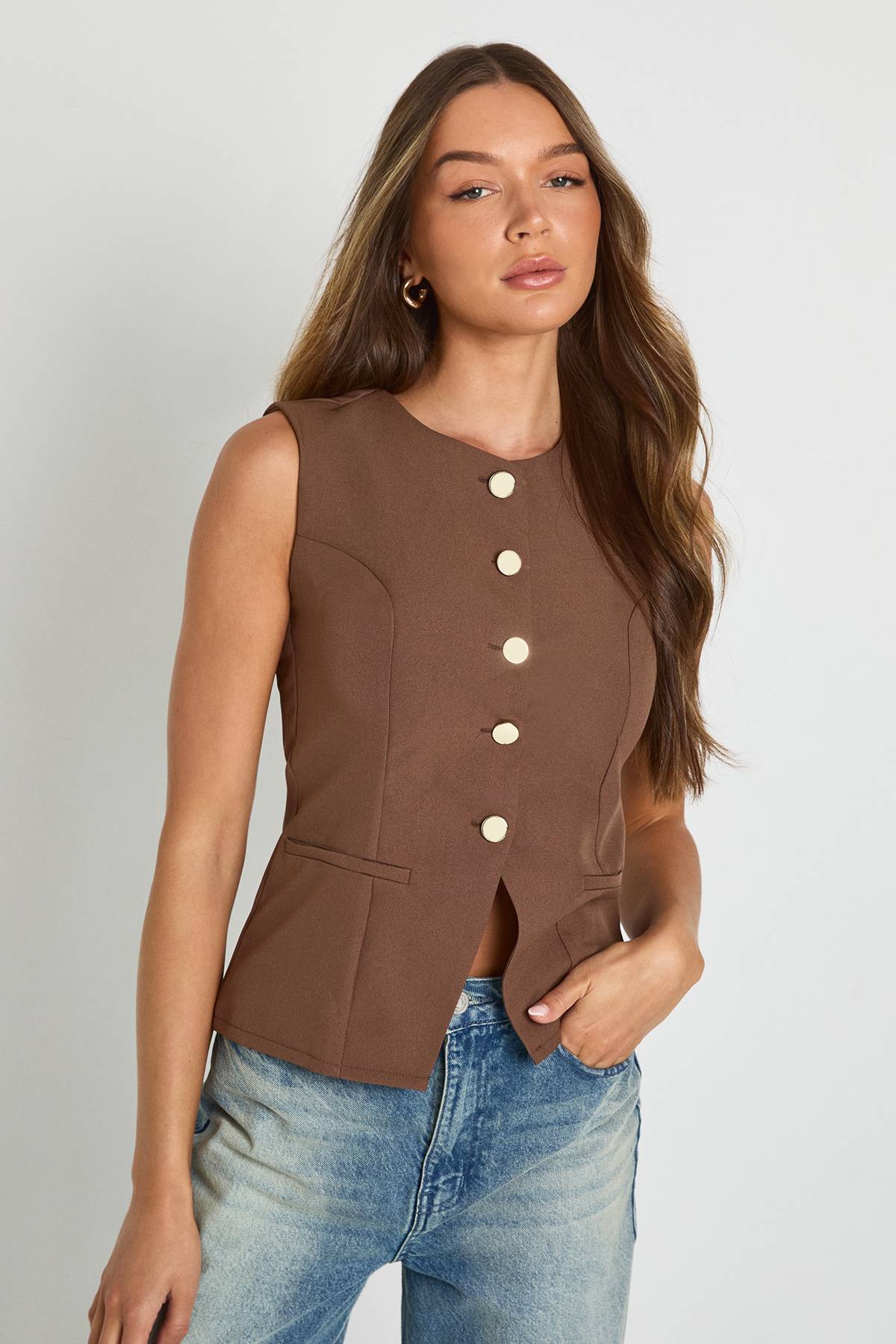 boohoo Gilet cintré orné de détails de boutons