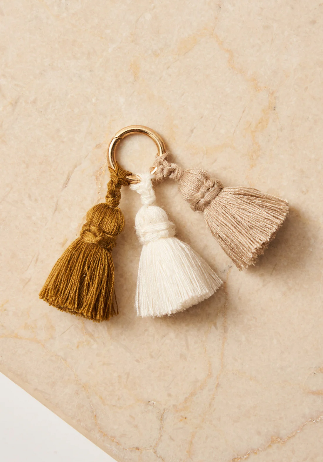 YOOMEE Schlüsselanhänger Tassel Trio Shousha Olive Ecru Beige