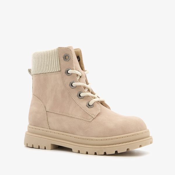 Blue Box gevoerde meisjes veterboots