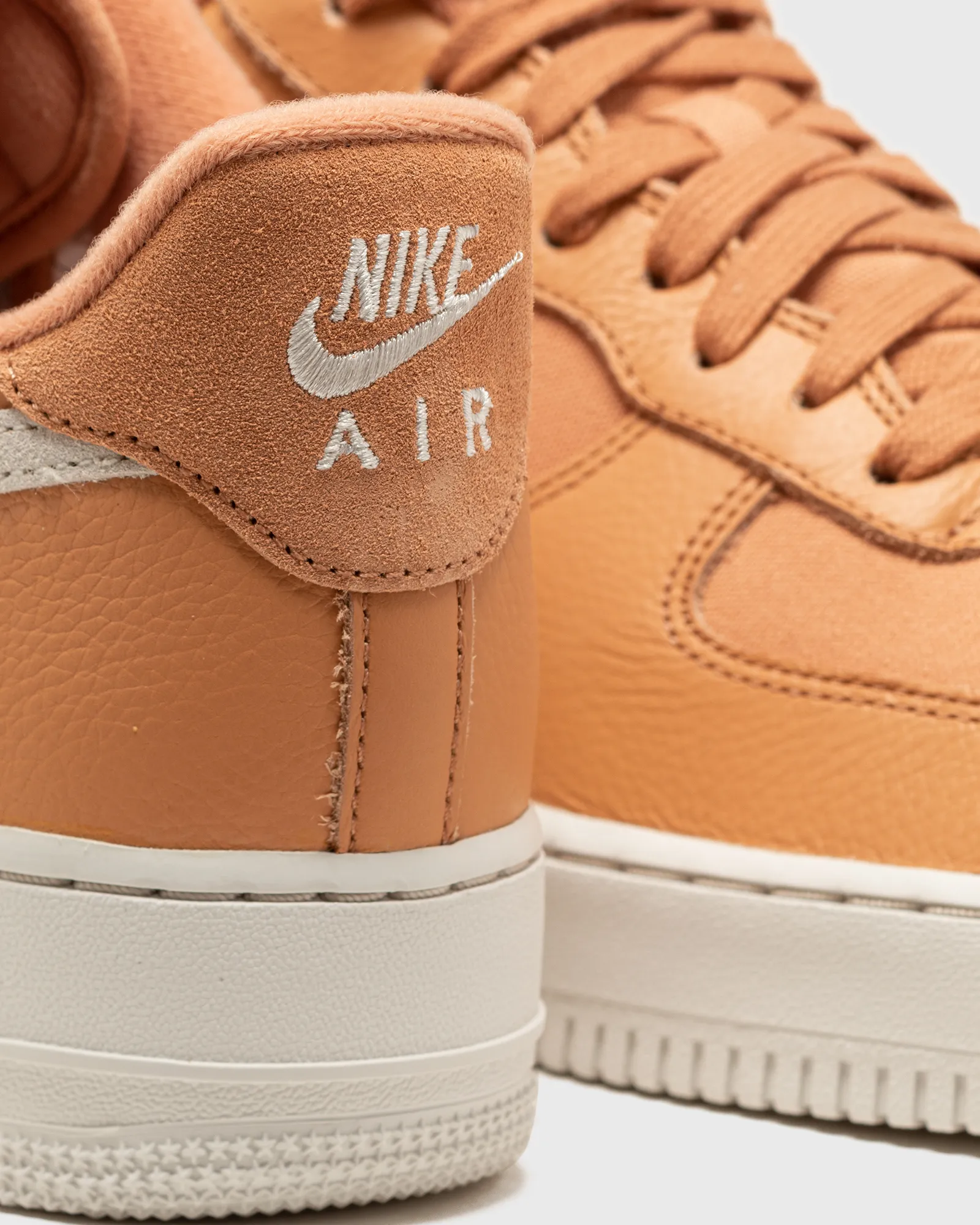 Nike AIR FORCE 1 '07 LX