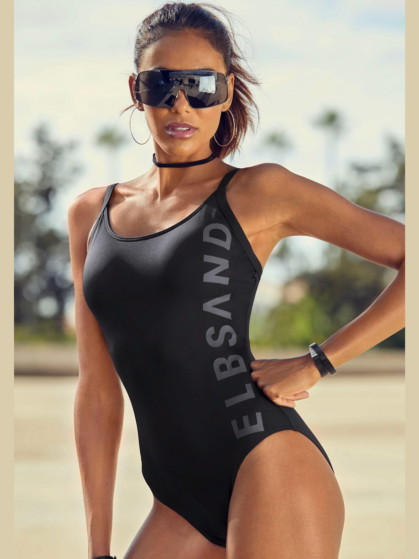 Maillot de bain marque inscrite en couleur contrastée