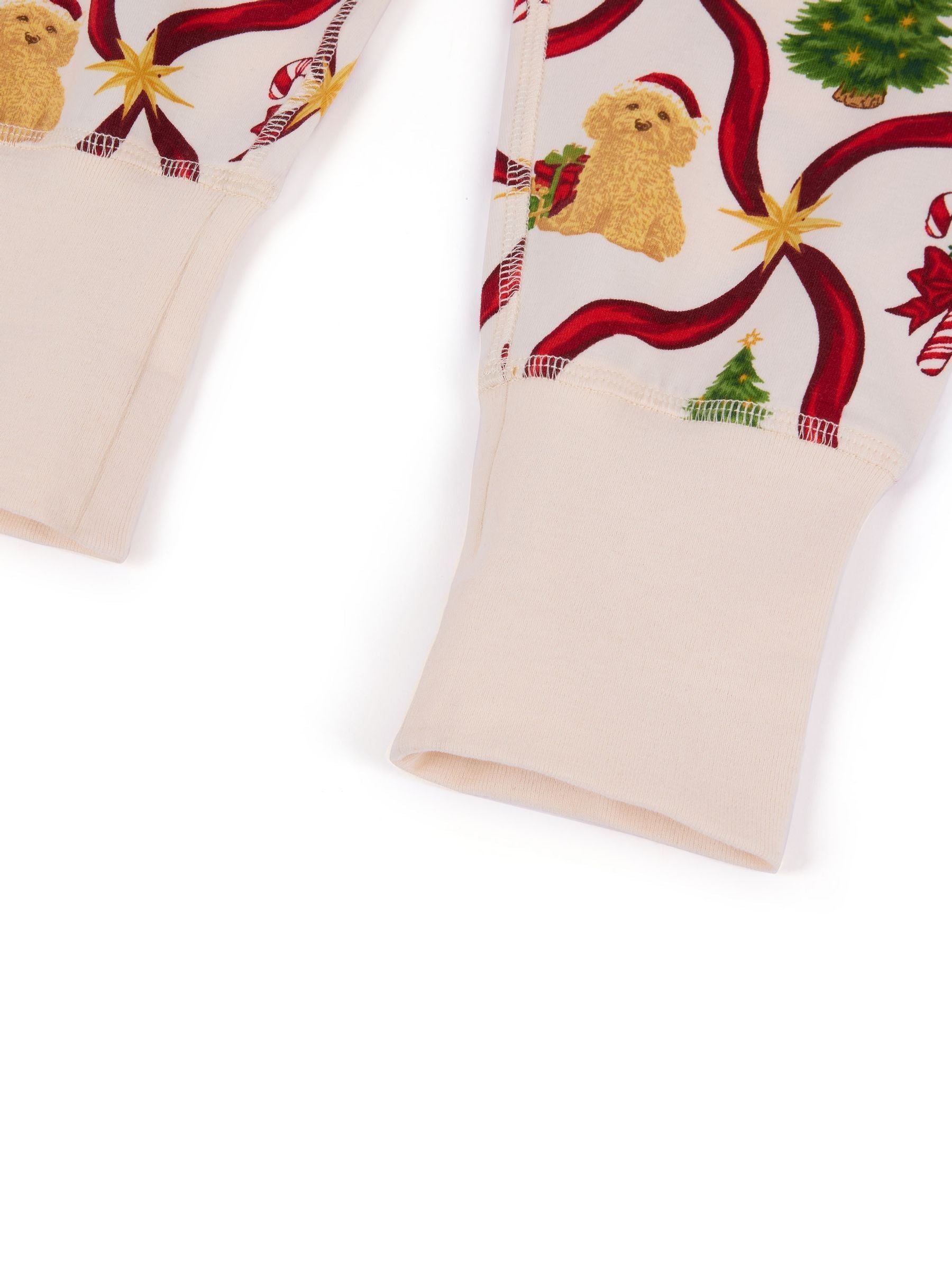 Chelsea Peers lange pyjama met kerstboom en hond