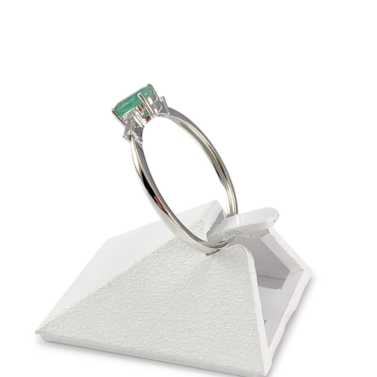 Bague d'occasion or 375 blanc émeraude diamants