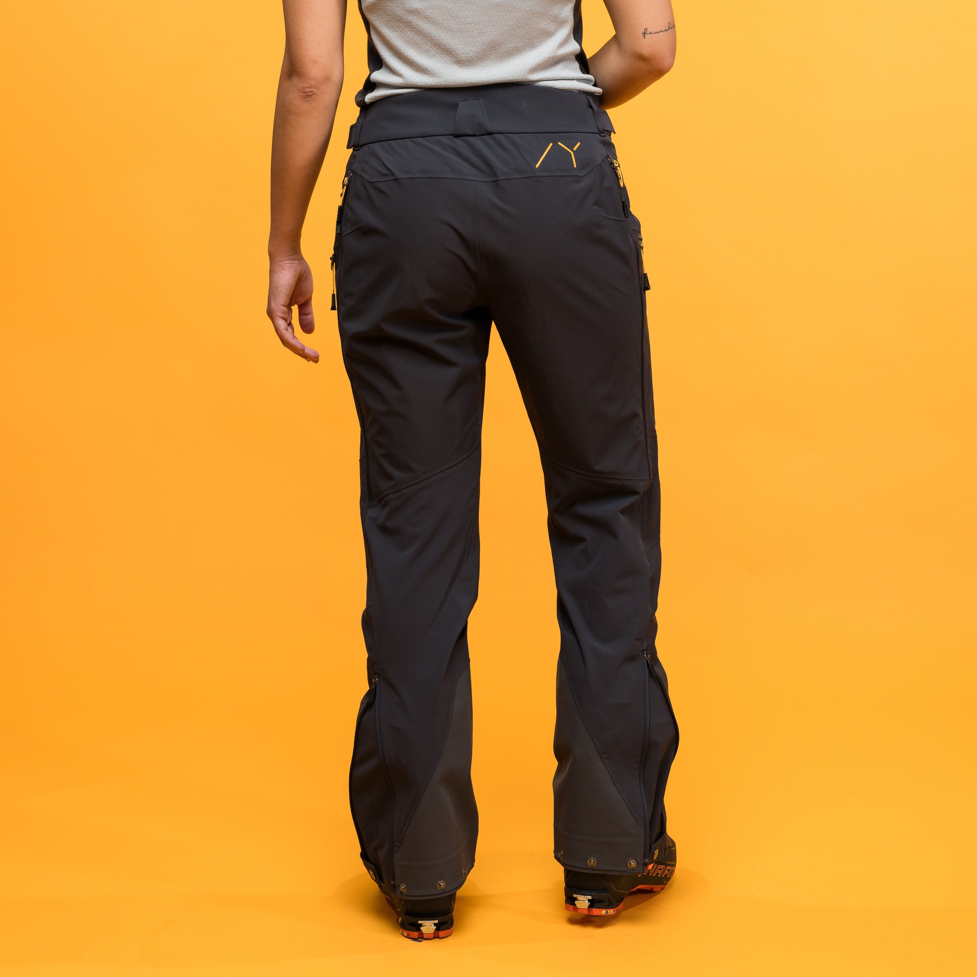 Y MountainLine Hybrid Softshell Pants Dame Dark Shadow Grey