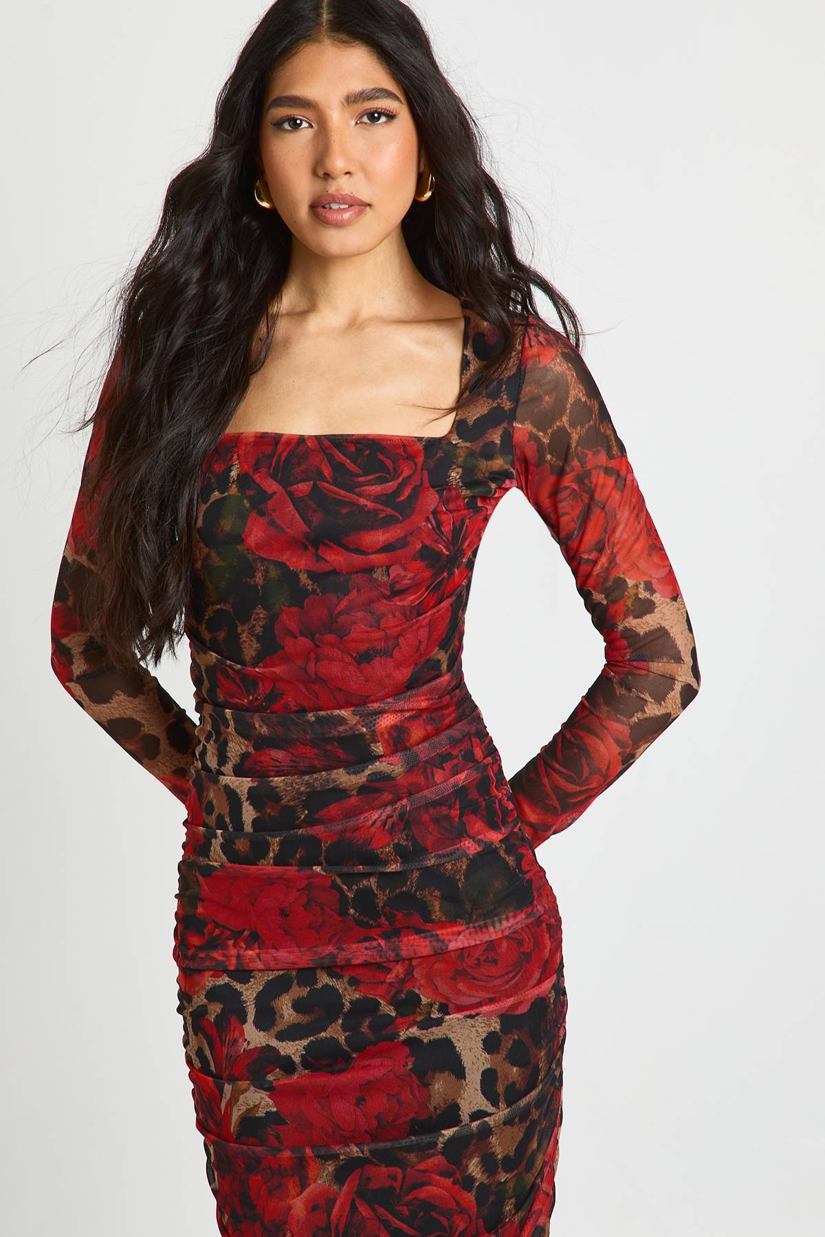boohoo Robe Mi-Longue Tall à Imprimé Léopard Floral en Mesh avec Encolure Carrée et Fronces