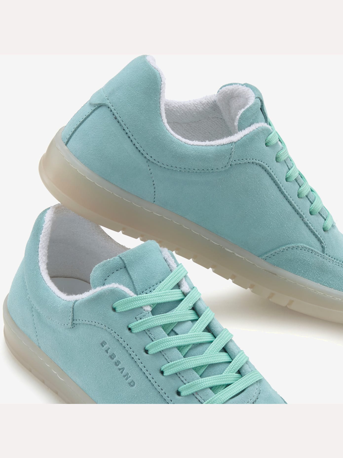 Baskets sneakers tendance et confortables en cuir doux de qualité
