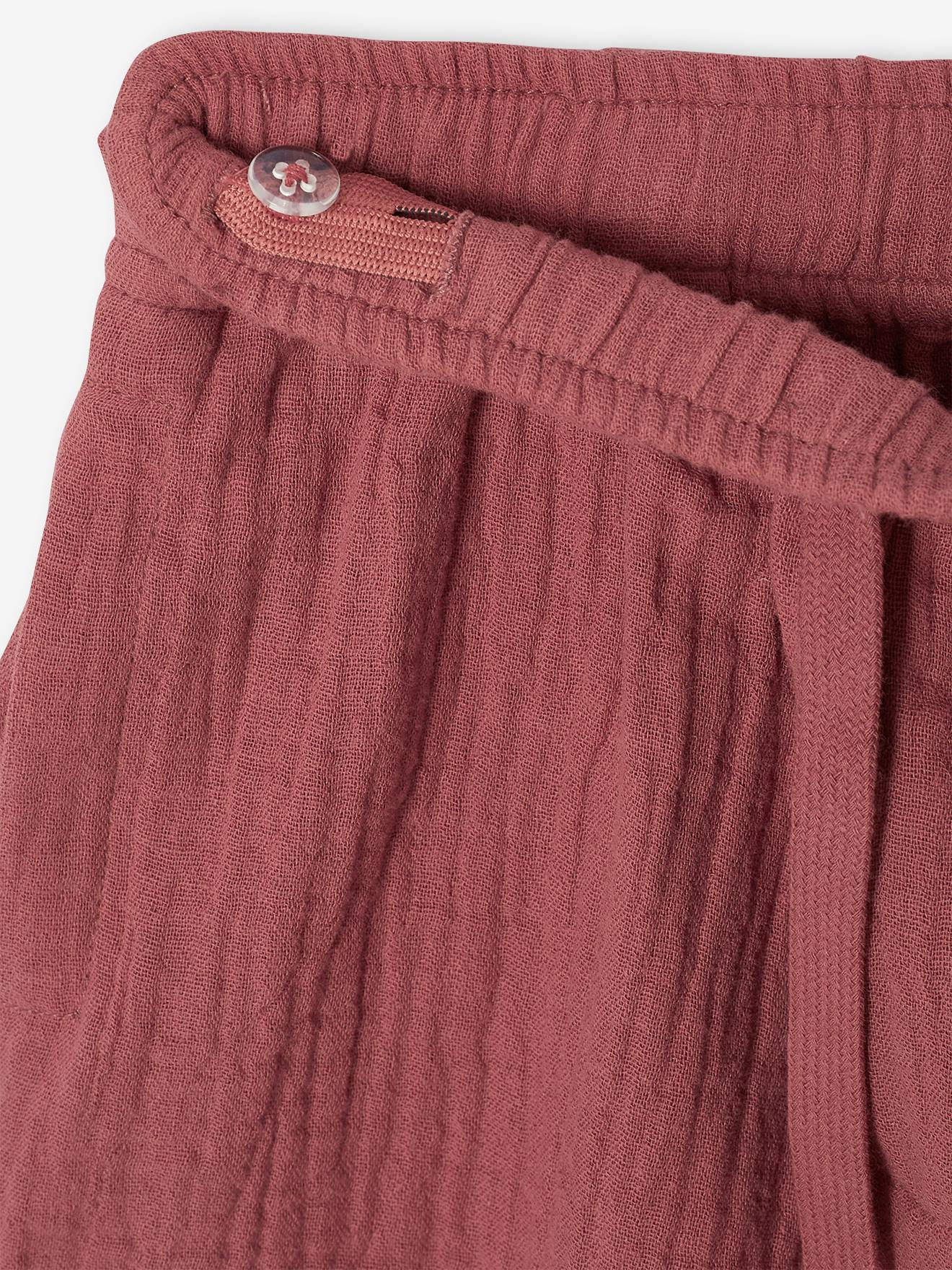 Roupa do menino: camiseta e shorts de chiffon de algodão cor argila.