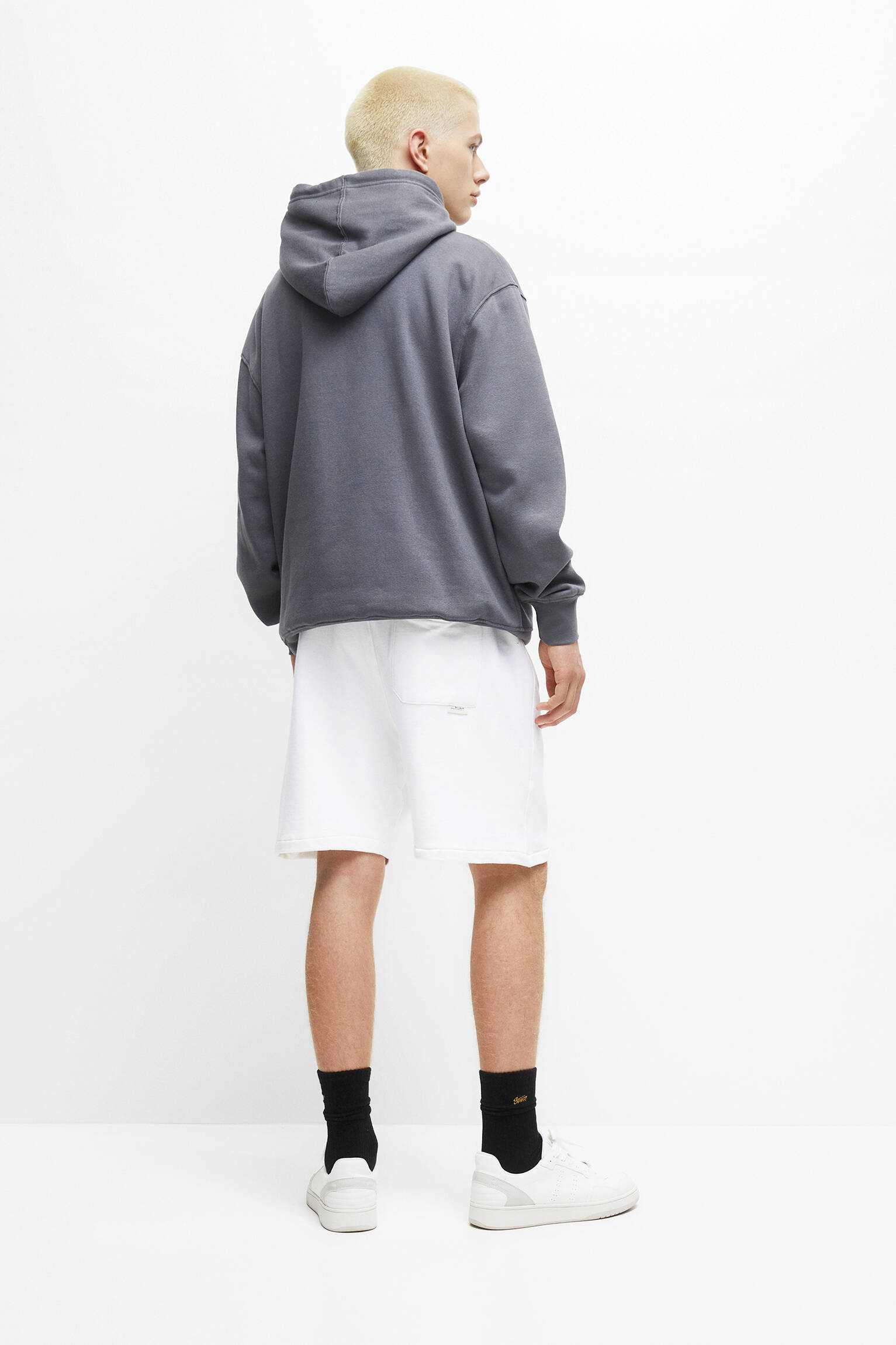 CONJUNTO DE MOLETOM BERMUDA JOGGER - BRANCO