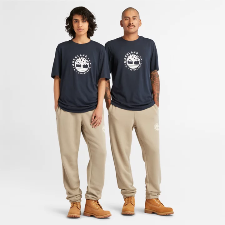 Camiseta unissex com estampa do logo Refibra na cor azul marinho.
