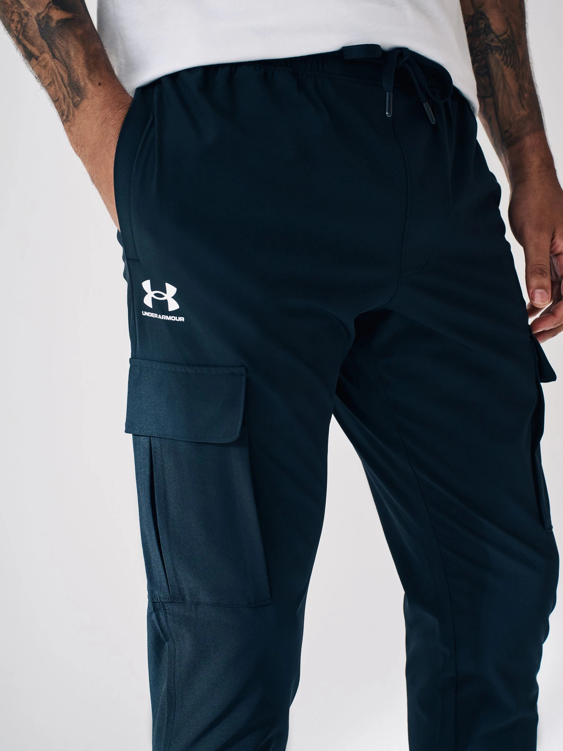 Zwart - Under Armour Vibe geweven cargo-joggingbroek