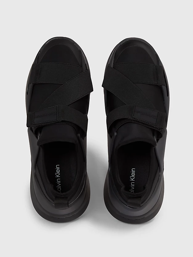 Tênis de neoprene