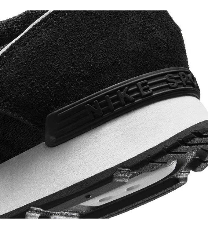 Nike Women Venture Runner Sneakers