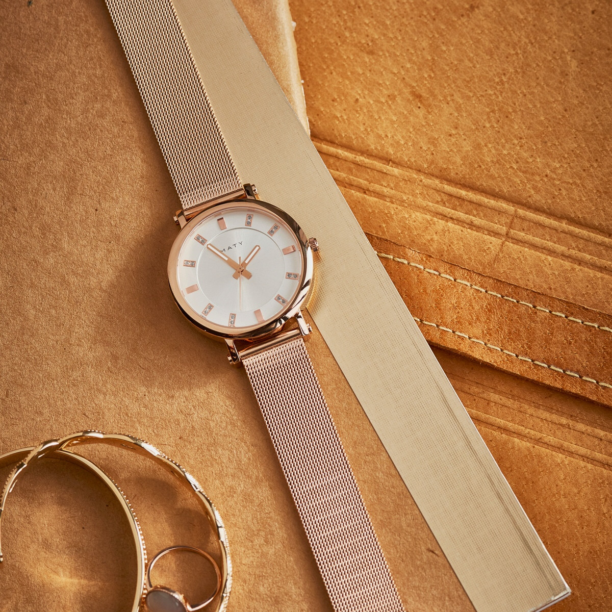 Montre femme acier dorée rose maille milanaise