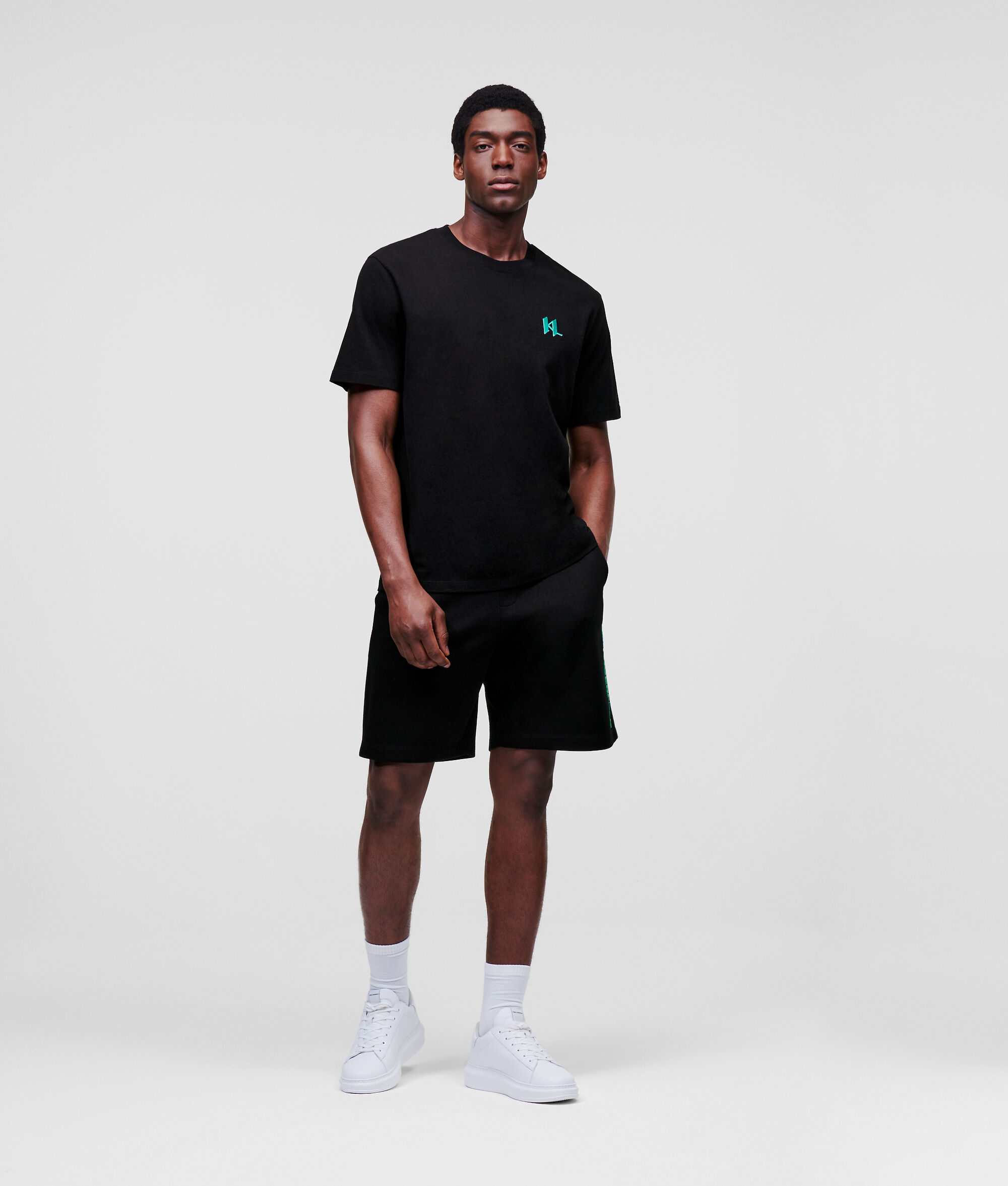 SHORT MOLLETONNÉ AVEC LOGO KARL