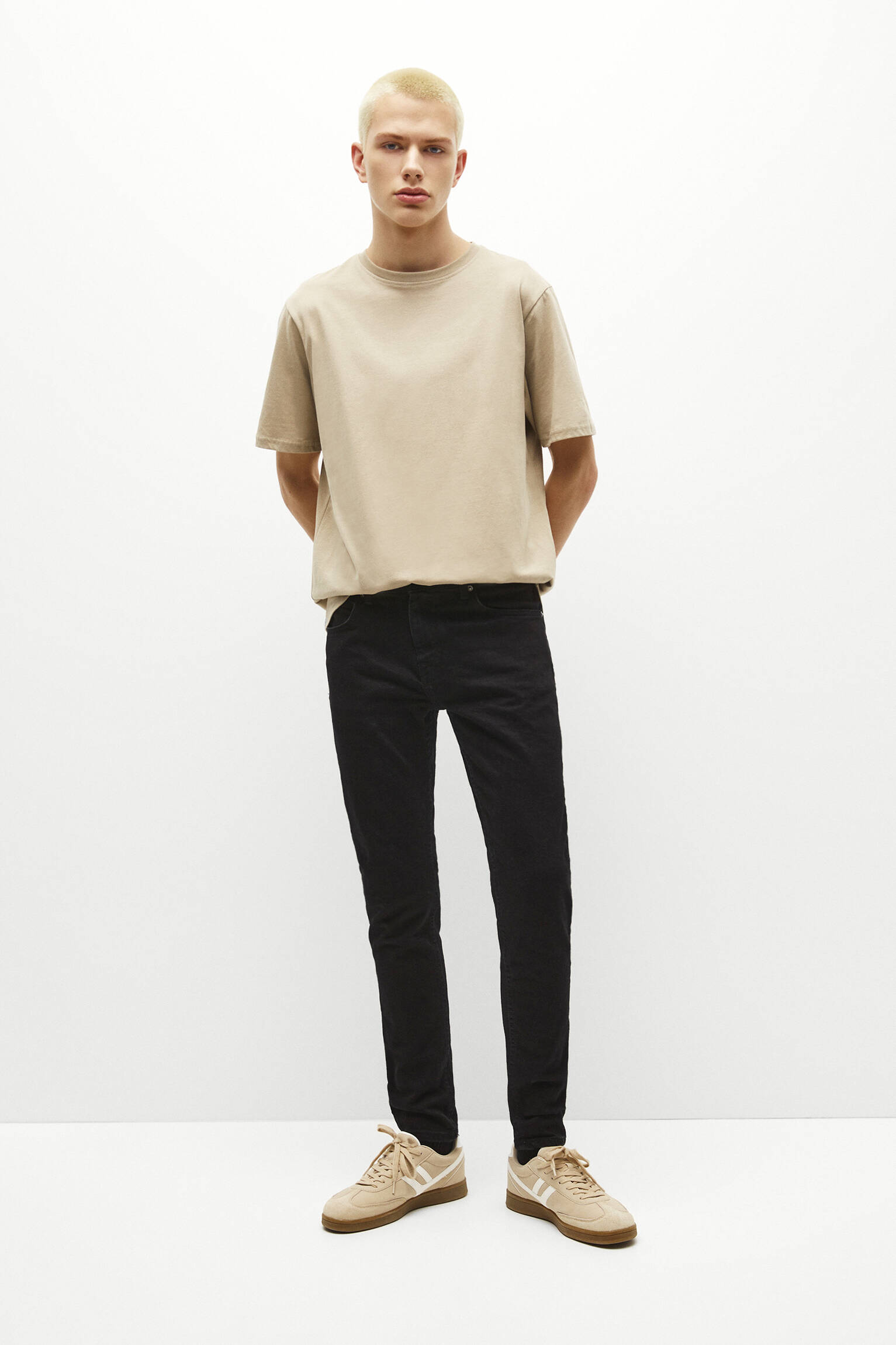 CALÇA JEANS SKINNY BÁSICA - PRETA