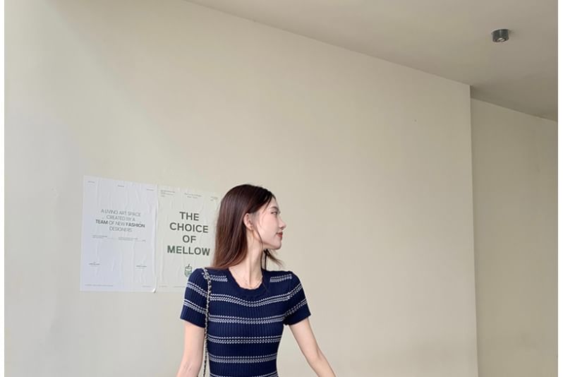 Beem - Gestreepte maxi-bodyconjurk met korte mouwen en ronde hals