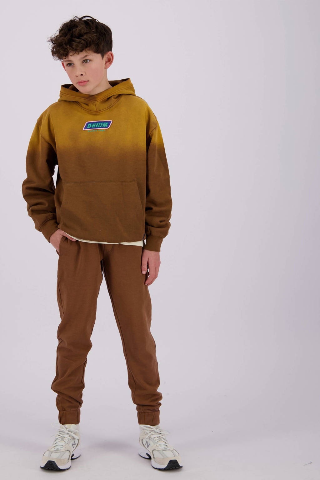 Vingino hoodie Nyx met printopdruk warm bruin/okergeel