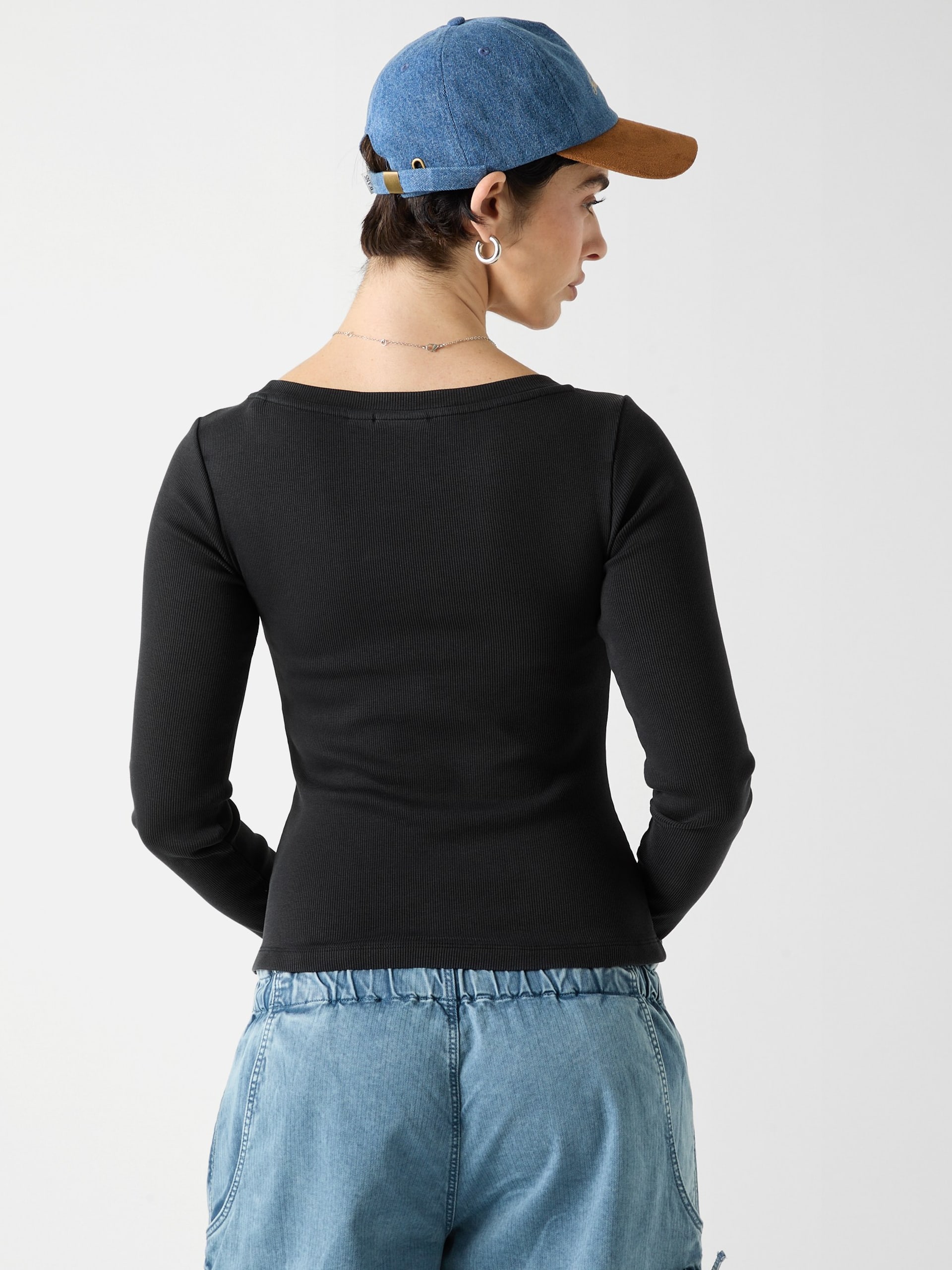 Blusa GUESS Originals Eco com decote canoa