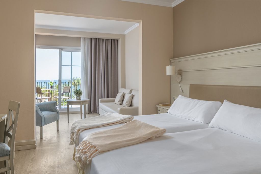 Fly & Go Iberostar Waves Malaga Playa Halfpension - Aparthotel